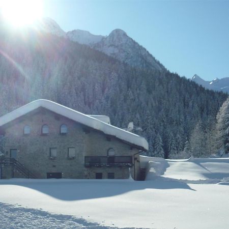 Chalet Rustico Bertolini Per Gruppi! Villa Vermiglio Luaran gambar