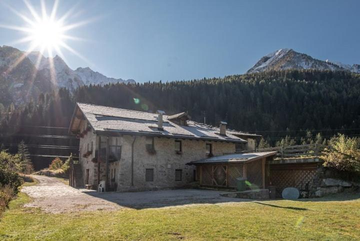 Chalet Rustico Bertolini Per Gruppi! Villa Vermiglio Luaran gambar