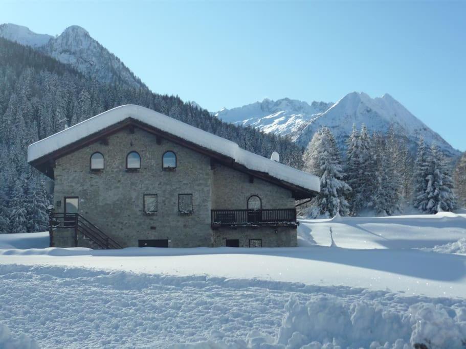 Chalet Rustico Bertolini Per Gruppi! Villa Vermiglio Luaran gambar