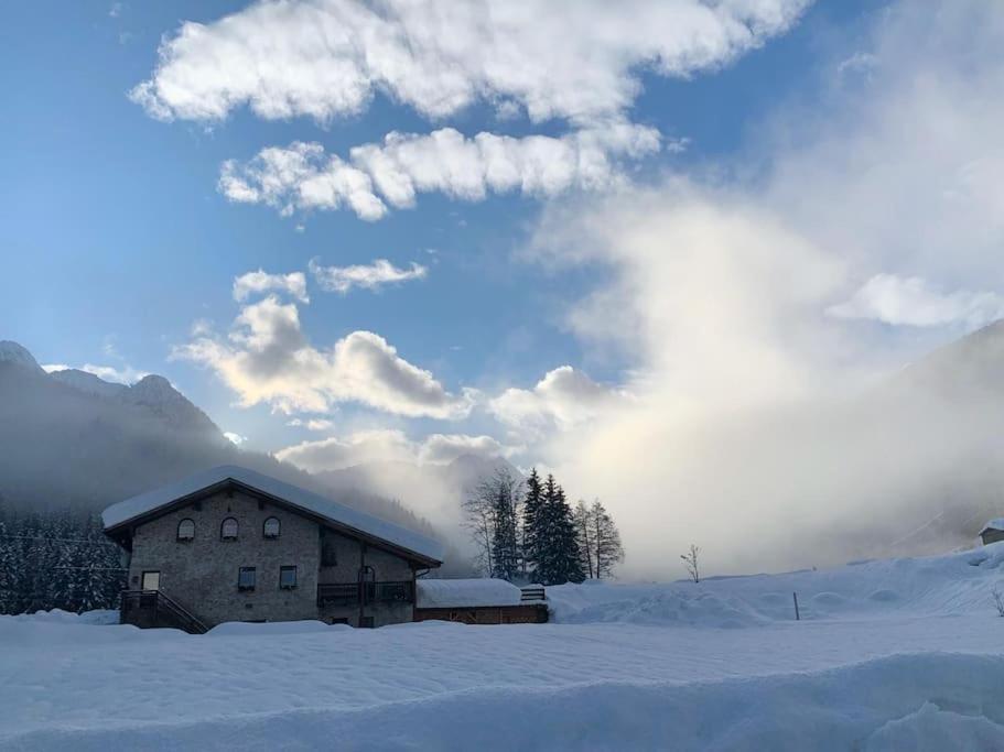 Chalet Rustico Bertolini Per Gruppi! Villa Vermiglio Luaran gambar