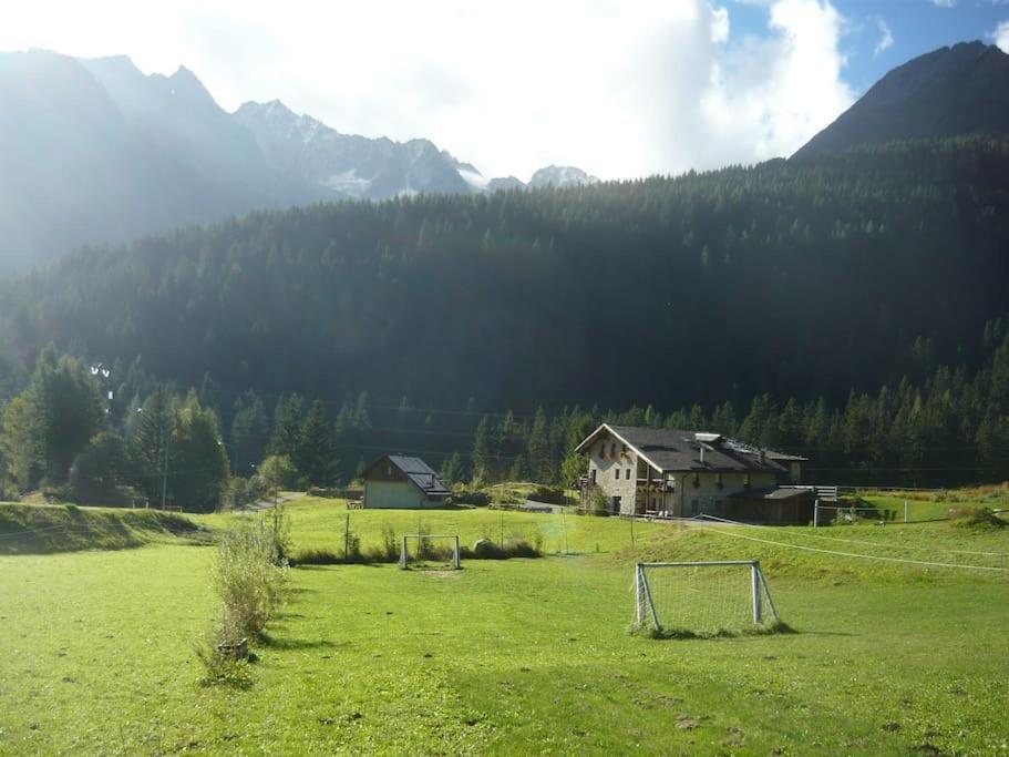 Chalet Rustico Bertolini Per Gruppi! Villa Vermiglio Luaran gambar