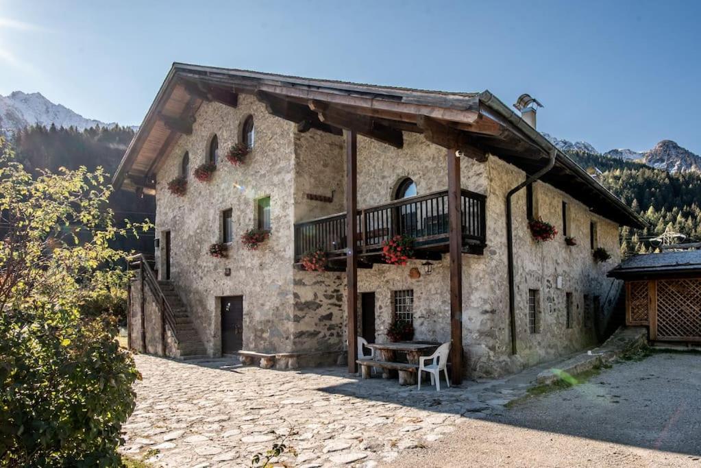 Chalet Rustico Bertolini Per Gruppi! Villa Vermiglio Luaran gambar