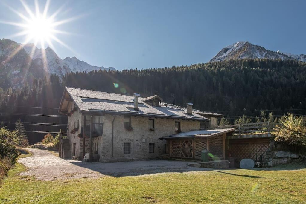Chalet Rustico Bertolini Per Gruppi! Villa Vermiglio Luaran gambar
